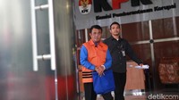 Suryadman terjaring operasi tangkap tangan (OTT) oleh KPK pada Selasa (3/9/2019). Dia ditangkap terkait dugaan suap pekerjaan proyek pada Dinas PUPR di kabupaten yang dipimpinnya.