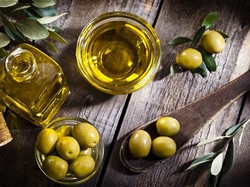 Viral Tren Minum Lemon-Minyak Zaitun Biar Kulit Glowing, Begini Kata Dermatolog