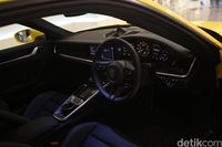 Karena Fitur Ini, Porsche 911 Oke Dibuat Hujan-hujanan