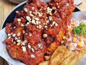 Gurih Pedas Ayam Goreng Korea Ada di 5 Tempat Ini