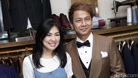 Aida pun tampaknya menyukai beberapa pilihan Delon. Pool/Palevi S/detikFoto.