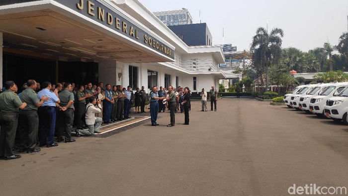 Kemhan Beli 10 Mobil Esemka