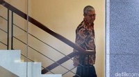 Selain itu, KPK memanggil sejumlah saksi lain dalam kasus ini. Para saksi itu adalah pemilik PT Bahari Sejahtera Ang Benny Shawpindo; Direktur PT YFIN International Juniosco Cuaca; dan ibu rumah tangga Hj Nurlaila.