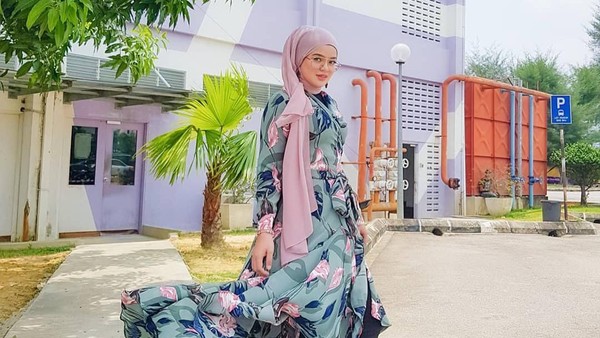 Gaya Sosialita Cantik yang Jadi Atensi karena Tak Malu Akui Ayah Nelayan