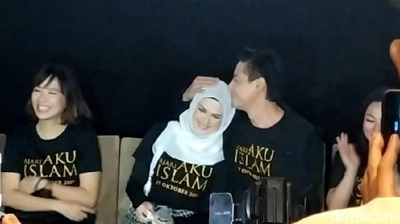 Foto: Roger Danuarta dan Cut Meyriska / Pingkan A Foto: Roger Danuarta dan Cut Meyriska / Pingkan A