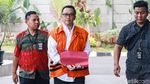Berbaju Tahanan, Imam Nahrawi Jalani Pemeriksaan