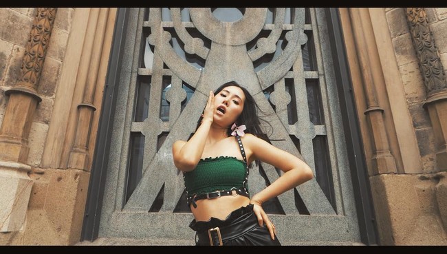 Grace pun menyebutkan pentingnya menjaga hubungan baik dengan agensi. Karena jika tidak, seorang trainee bisa saja diminta uang ganti rugi setelah keluar dari perusahaan hiburan itu. Foto: Instagram @gebabyk