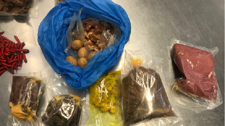 Penumpang Asal Vietnam Dideportasi dari Australia karena Bawa Daging Babi Mentah Penumpang Asal Vietnam Dideportasi dari Australia karena Bawa Daging Babi Mentah