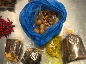 Penumpang Asal Vietnam Dideportasi dari Australia karena Bawa Daging Babi Mentah