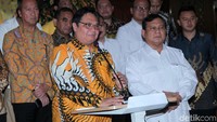 Airlangga menyebut Gerindra dan Golkar punya banyak kesamaan. Dia menyebut kesamaan Golkar dan Gerindra ada pada konteks parlemen. Selain itu, menurutnya Golkar dan Gerindra juga punya sejarah bersama.