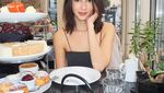 Diisukan Pacar Gading Marten, Ini Juria Hartmans Saat Kulineran