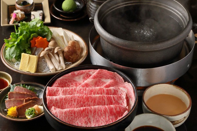 Resto Shabu-shabu Berusia 100 Tahun Hingga Anak-anak India Makan Nasi Kuah Kunyit