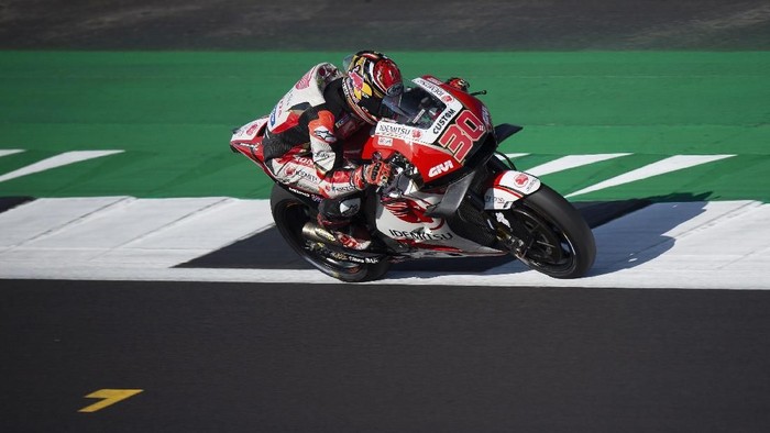 NORTHAMPTON, ENGLAND - AUGUST 24: Takaaki Nakagami of Japan and LCR Honda Idemitsu heads down a straight during the MotoGp Of Great Britain - Qualifying at Silverstone Circuit on August 24, 2019 in Northampton, England. (Photo by Mirco Lazzari gp/Getty Images)