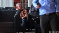KPK memeriksa Sekjen Kementerian Kelautan dan Perikanan (KKP) Nilanto Perbowo terkait kasus dugaan suap impor ikan di Perum Perikanan Indonesia (Perum Perindo).