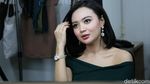 Wika Salim dan Pose Seksinya
