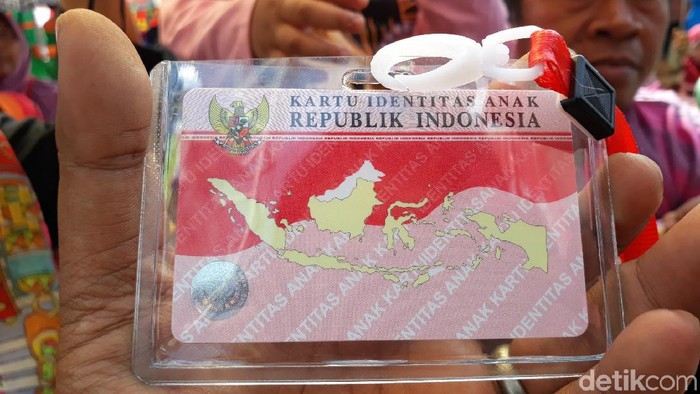 Penyerahan 10 ribu Kartu Identitas Anak (KIA) di Bantul, Selasa (15/10/2019).