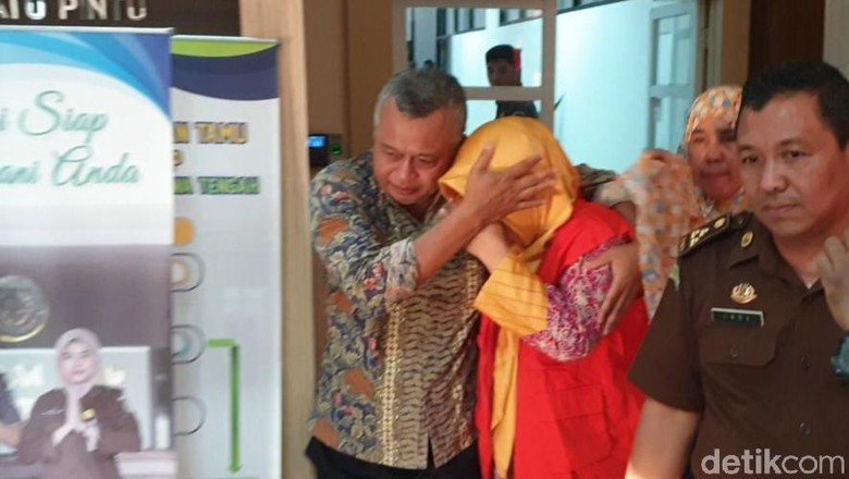 Mantan Kadis Peternakan Blora Ditahan Terkait Korupsi Sapi Bunting Mantan Kadis Peternakan Blora Ditahan Terkait Korupsi Sapi Bunting