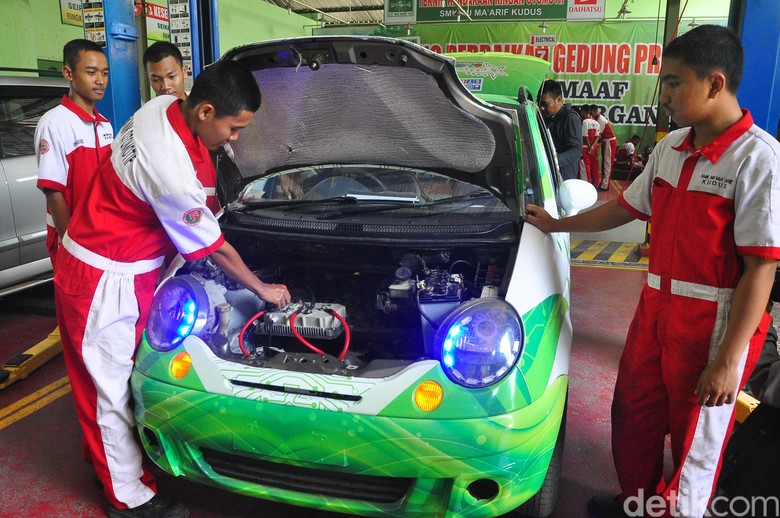 Mobil Listrik Buatan Siswa SMK NU Maarif Kabupaten Kudus. Foto: Akrom Hazami Mobil Listrik Buatan Siswa SMK NU Maarif Kabupaten Kudus. Foto: Akrom Hazami