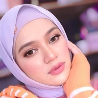 Kehidupan mewah yang dijalani oleh sosialita asal Malaysia ini tak menjadikan dirinya lupa akan jerih payah orangtuanya. Hijabers bernama Nabilah Zulyadaini ini pun tak malu mengakui ayahnya yang seorang nelayan. Foto: Instagram @muabellaz