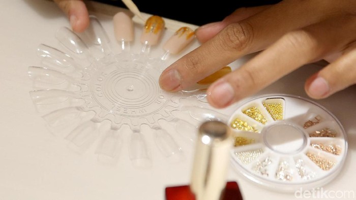 Ilustrasi Nail Art, cat kuku, kutek