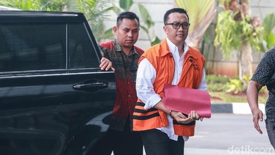 Berbaju Tahanan, Imam Nahrawi Jalani Pemeriksaan