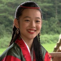 Sulli mengawali kariernya sebagai artis sejak usia 11 tahun. Debut akting perdananya adalah berperan sebagai Putri Soenhwa of Silla kecil di serial kolosal Ballad of Seodong. Foto: Istimewa