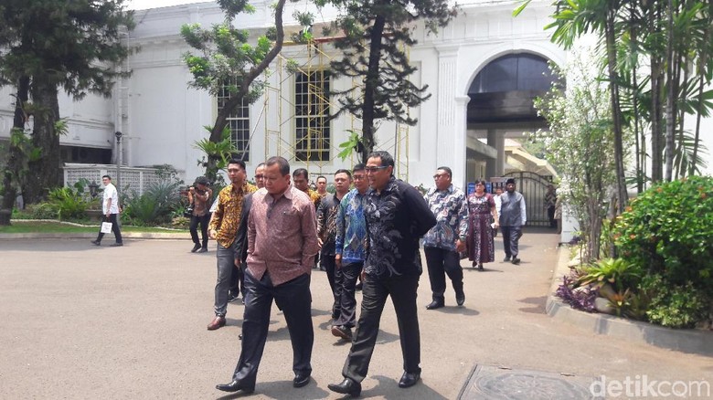 14 Ketua Paguyuban di Papua Temui Jokowi, Minta Tak Ada Lagi Kerusuhan 14 Ketua Paguyuban di Papua Temui Jokowi, Minta Tak Ada Lagi Kerusuhan