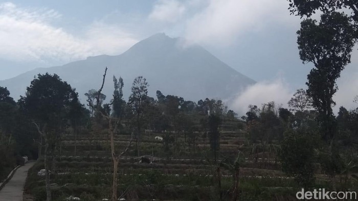 Penampakan Puncak Merapi dari Magelang, 15/10/2019