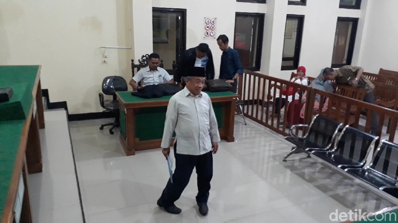 Pelawak Qomar Sebut Kasusnya Bermotif Balas Dendam dan Politis Pelawak Qomar Sebut Kasusnya Bermotif Balas Dendam dan Politis