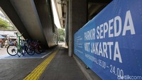 Selain di stasiun MRT, pemprov DKI juga berencana untuk menyediakan sepeda di setiap halte bus guna memudahkan masyarakat yang berangkat bekerja maupun aktivitas lain menggunakan bus.