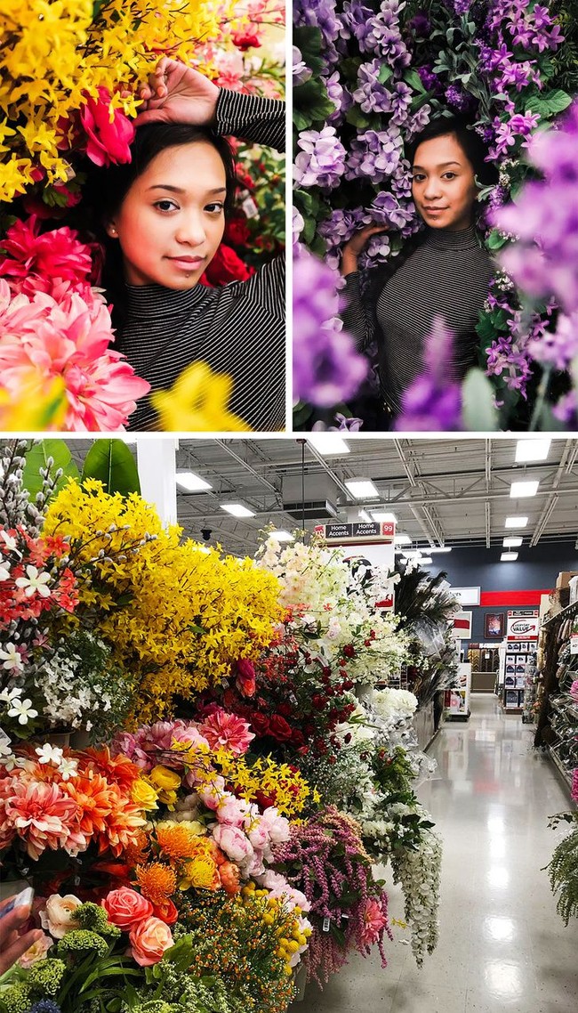 Orang yang melihat hasil foto ini mungkin akan mengira bahwa wanita dalam foto sedang berada di taman bunga yang sangat indah. Padahal nyatanya latar dari foto tersebut hanyalah di sebuah toko yang menjual kebutuhan dan perlengkapan rumah tangga, salah satunya yaitu bunga.  Foto: annacarrint0n/Twitter
