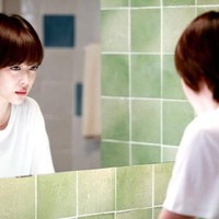 Sulli mendapat peran utama pertamanya lewat serial drama To The Beautiful You. Dalam serial yang juga dibintangi Minho Shinee tersebut, ia berperan sebagai fans yang menyamar sebagai pria demi bisa dekat dengan idolanya. Penampilan Sulli pun diubah jadi tomboy dan sporty dengan potongan rambut pendek. Foto: Istimewa