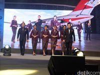 Didiet Maulana Angkat Tenun untuk Seragam Pramugari Garuda Indonesia
