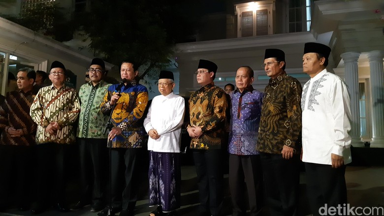 Maruf Bicara Peluang Pakai Sarung di Pelantikan: Tunggu Tanggal Mainnya Maruf Bicara Peluang Pakai Sarung di Pelantikan: Tunggu Tanggal Mainnya
