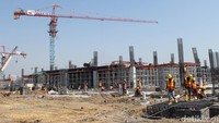 Pada bulan Oktober pekerjaan struktur pada proyek perluasan dan pembenahan interior Terminal Satu (T1) tahap I beserta fasilitas penunjangnya, akan dimulai dengan pekerjaan galian tanah, pemancangan, pembuatan pondasi, kolom, slab, dan konstruksi baja. Kemudian untuk item pekerjaan infrastruktur akan dimulai dengan pekerjaan tanah, agregrat A dan B.