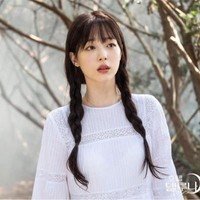 Artis Korea Selatan Sulli yang melakukan bunuh diri pernah membuat heboh saat melakukan live streaming. Sulli tak sengaja memamerkan payudaranya yang tak tertutup bra. Karena kejadian ini dia pun banyak dibully yang menjadi salah satu pemicunya mengakhiri hidup dengan cara tragis. Foto: Dok. Instagram