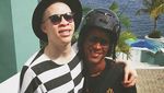 Potret Liburannya Model Albino, Sanele Junior Xaba