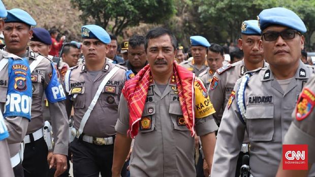 Kapolda Sumut Irjen Pol Agus Andrianto (tengah) menyebut perintangan terhadap upaya pemeriksaan bisa dikenakan pidana.