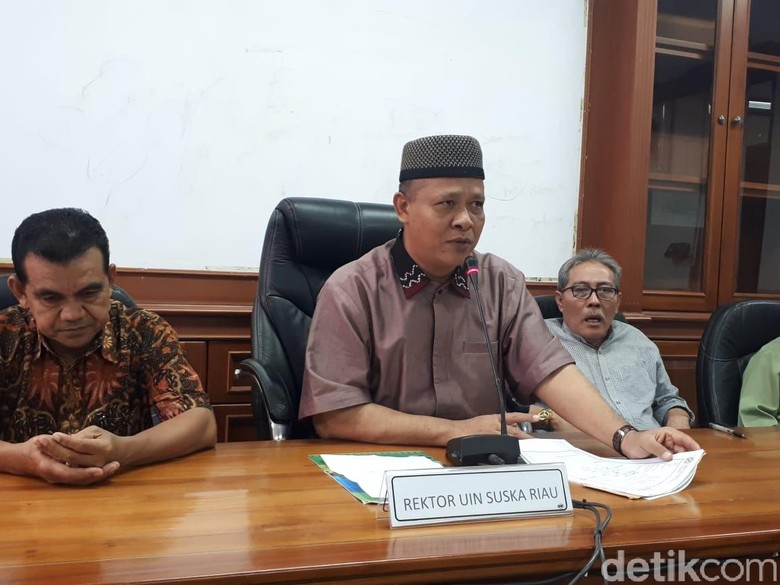 Rektor UIN Suska Panggil UAS yang Undur Diri dari PNS Rektor UIN Suska Panggil UAS yang Undur Diri dari PNS
