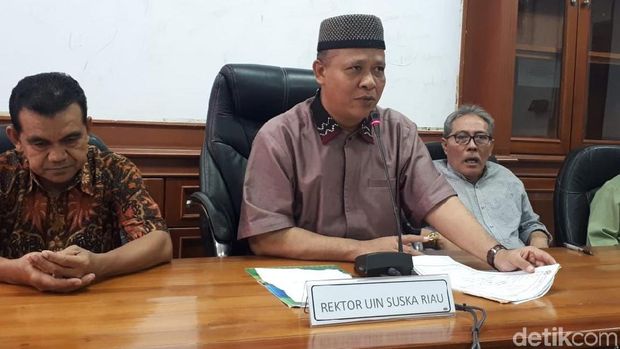 Rektor UIN Suska Akhmad Mujahidin