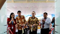 Selain itu juga J Trust terus mengembangkan pelayananya melalui layanan internet banking J TRUST NET Individual dan mobile version J TRUST MOBILE, serta layanan keuangan lainnya seperti pembiayaan kendaraan, multiguna, dan alat pertanian dalam genggaman tangan. Foto: dok. Jtrust