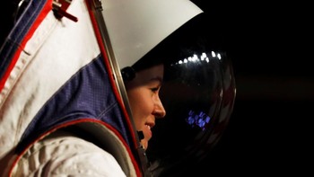 Pengetahuan yang didapat dalam misi ke Bulan terdahulu diimplementasikan ke kostum baru ini. Foto: Reuters