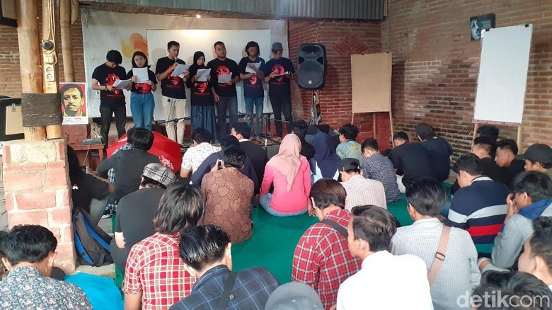 Istri Munir Desak Presiden Tuntaskan Kasus Terbunuhnya Sang Suami Istri Munir Desak Presiden Tuntaskan Kasus Terbunuhnya Sang Suami