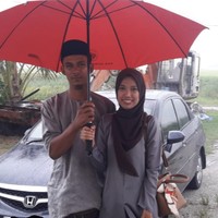 Cinta memang sejatinya tak memandang status semata. Seperti dialami oleh pasangan asal Malaysia yang viral ini. Si wanita adalah seorang guru dengan gelar pendidikan S2, sementara suaminya merupakan seorang sopir truk. Foto: Instagram