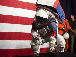 Lebih Dekat dengan Baju Astronaut Baru NASA Buat ke Bulan