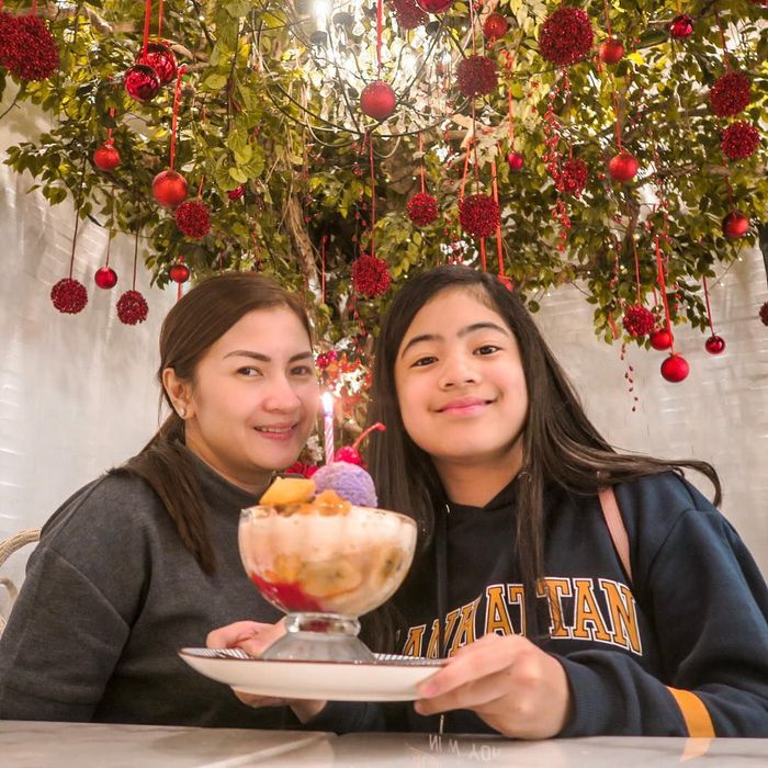 10 Gaya Keren Niana Guerrero, YouTuber Cilik yang Hobi