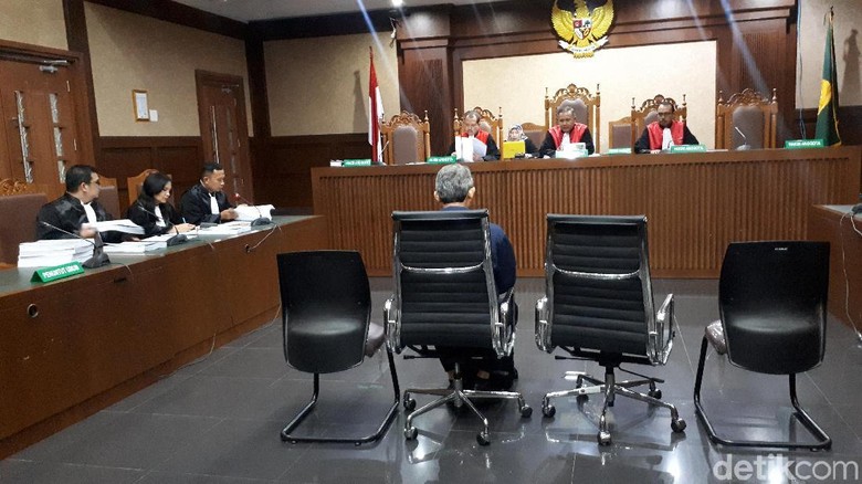 Eks Direktur Krakatau Steel Dituntut 2 Tahun Penjara Eks Direktur Krakatau Steel Dituntut 2 Tahun Penjara
