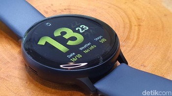 Menariknya pengguna pun dapat menyesuaikan watch face Galaxy Watch Active2 dengan pakaian via algoritma ekstraksi warna My Style. Foto: Adi Fida Rahman/detikINET