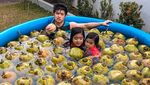 10 Gaya Keren Niana Guerrero, YouTuber Cilik yang Hobi Makan Donat