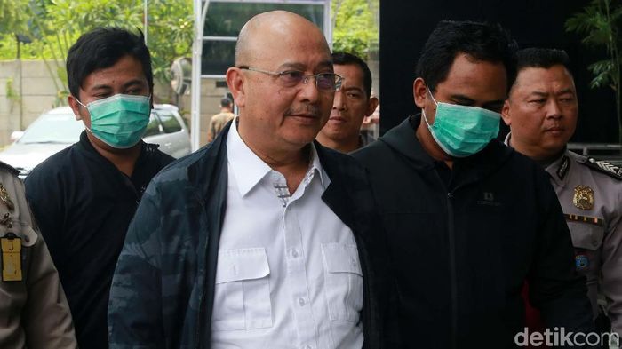 Wali Kota Medan Dzulmi Eldin yang terjaring operasi tangkap tangan (OTT) /Foto: Ari Saputra Wali Kota Medan Dzulmi Eldin yang terjaring operasi tangkap tangan (OTT) /Foto: Ari Saputra